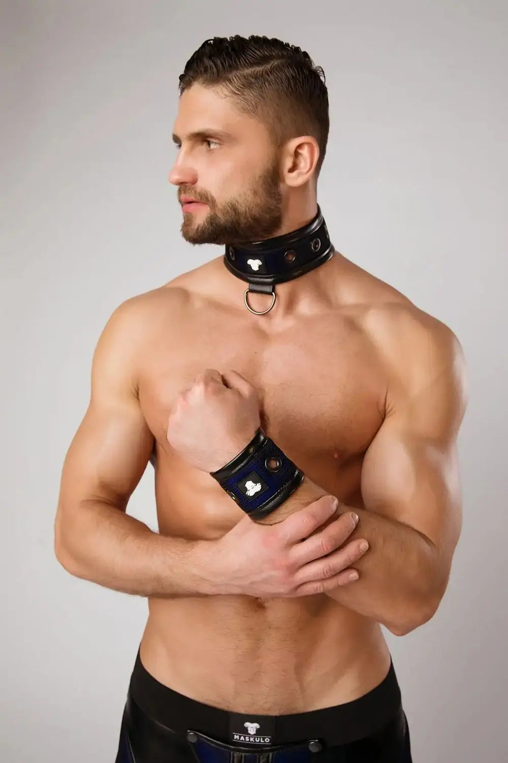 Maskulo Armored Color-Under blue-royal fetish play collar with black mesh and metal grommets