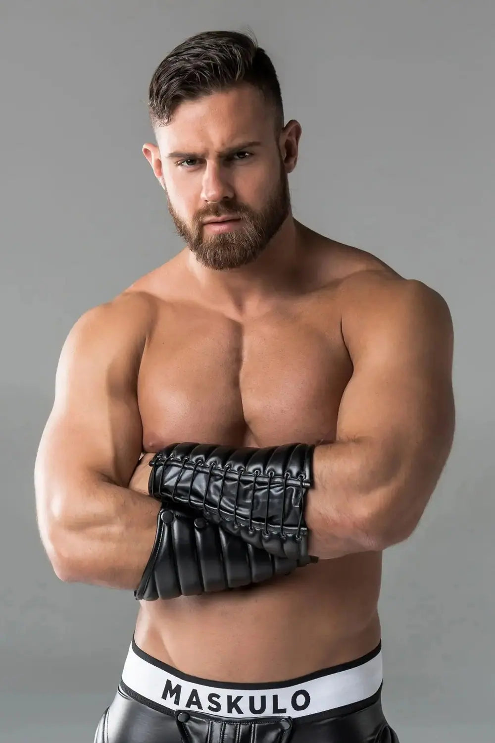 Maskulo Armored Standard black-shine leather-look Forearm Guard Wallet, adjustable wrist bag for fitness and party-goers.